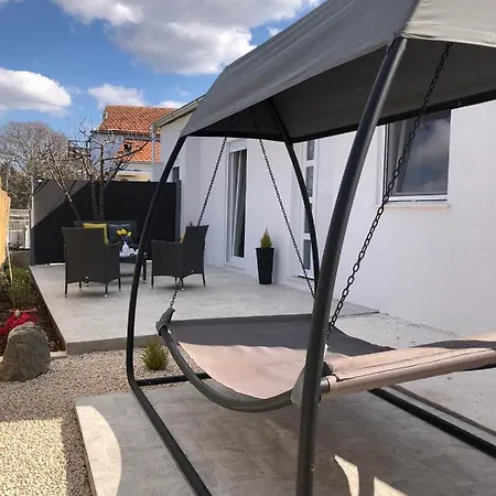 Apartman Ana * Crno
