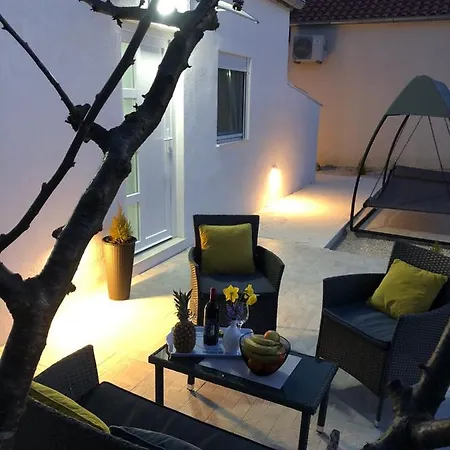 Apartment Apartman Ana *