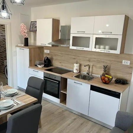 Apartment Apartman Ana Crno