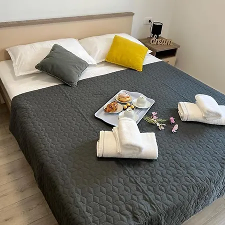 Apartman Ana * Crno
