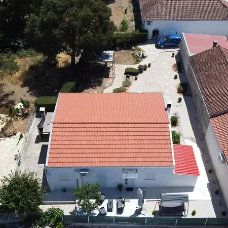 Apartman Ana דירה *