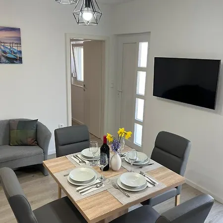 Apartman Ana アパート *